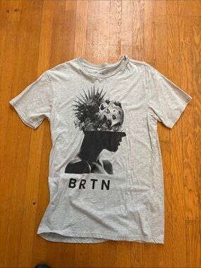 Men's Graphic Long Sleeve Tee — Light Gray
